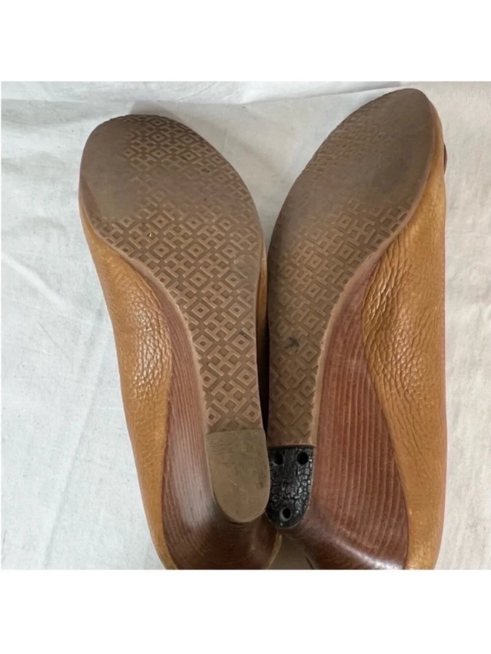 Tory Burch logo round toe brown leather wedge pump